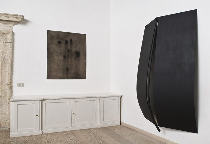 Pagine Mostra Di Sculture In Legno Carbone Fibra Di Ferro Ruggine Cenere E Disegni Di Roberto Almagno