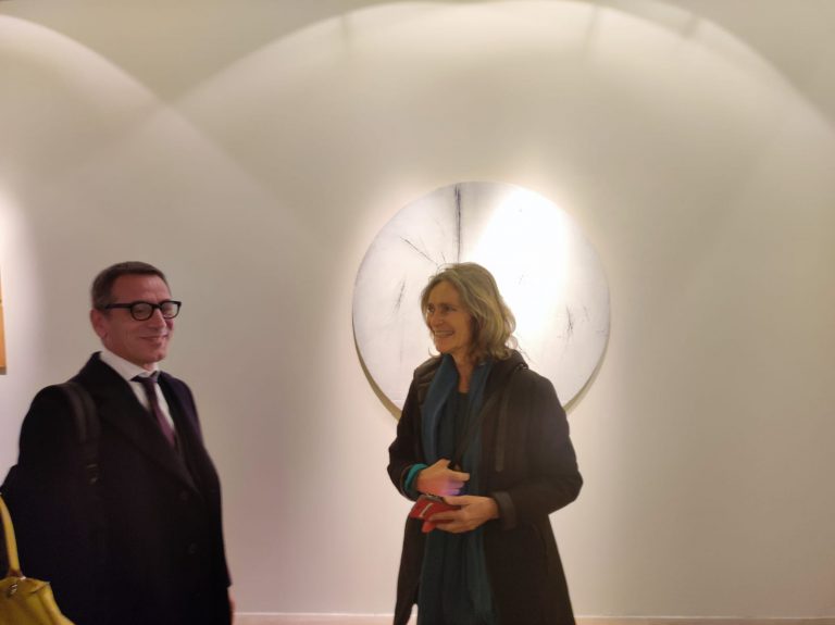 il segno il gesto mostra Strazza